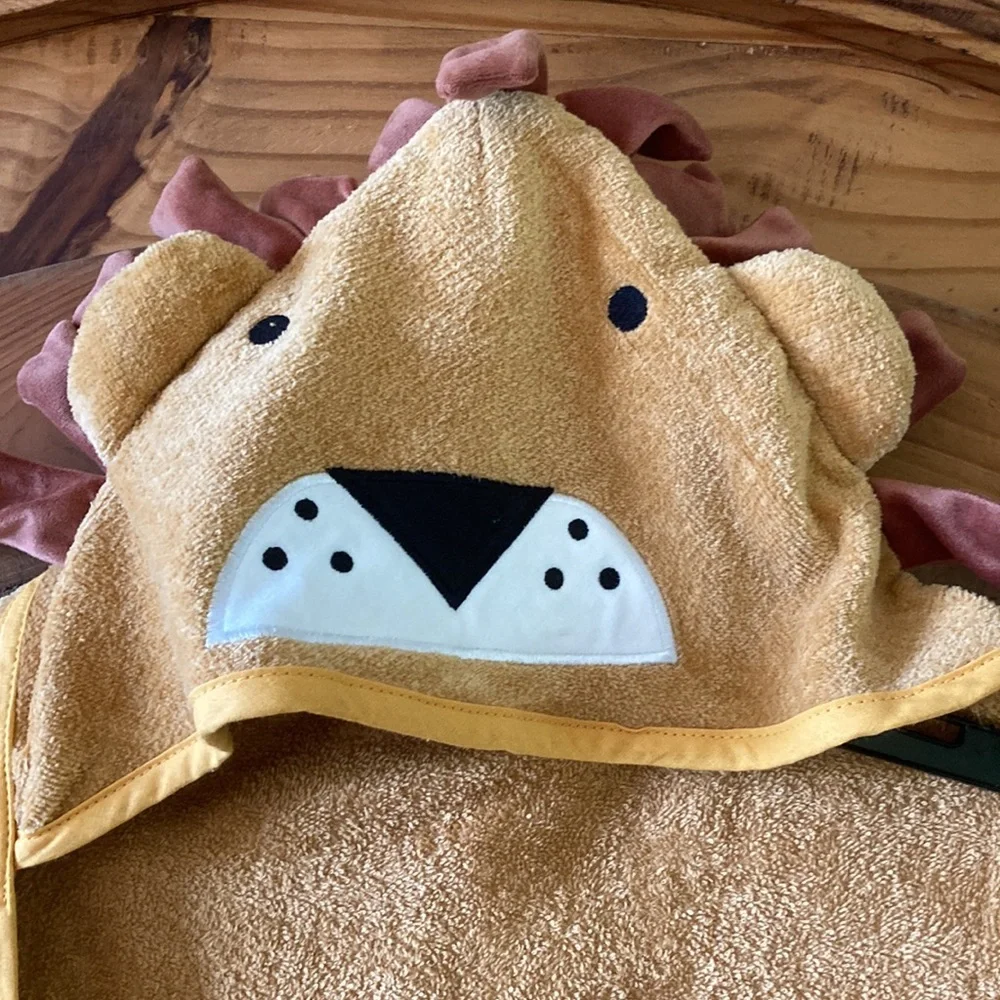 Kids Pillowfort lion hooded towel 25” X 50” - NWT